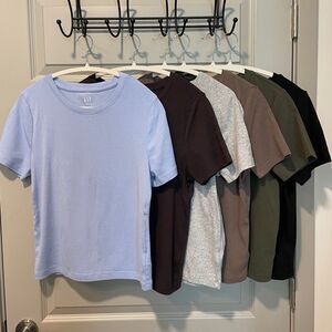 Bundle of 6 Gap Modern Slightly Cropped T-Shirts, size L